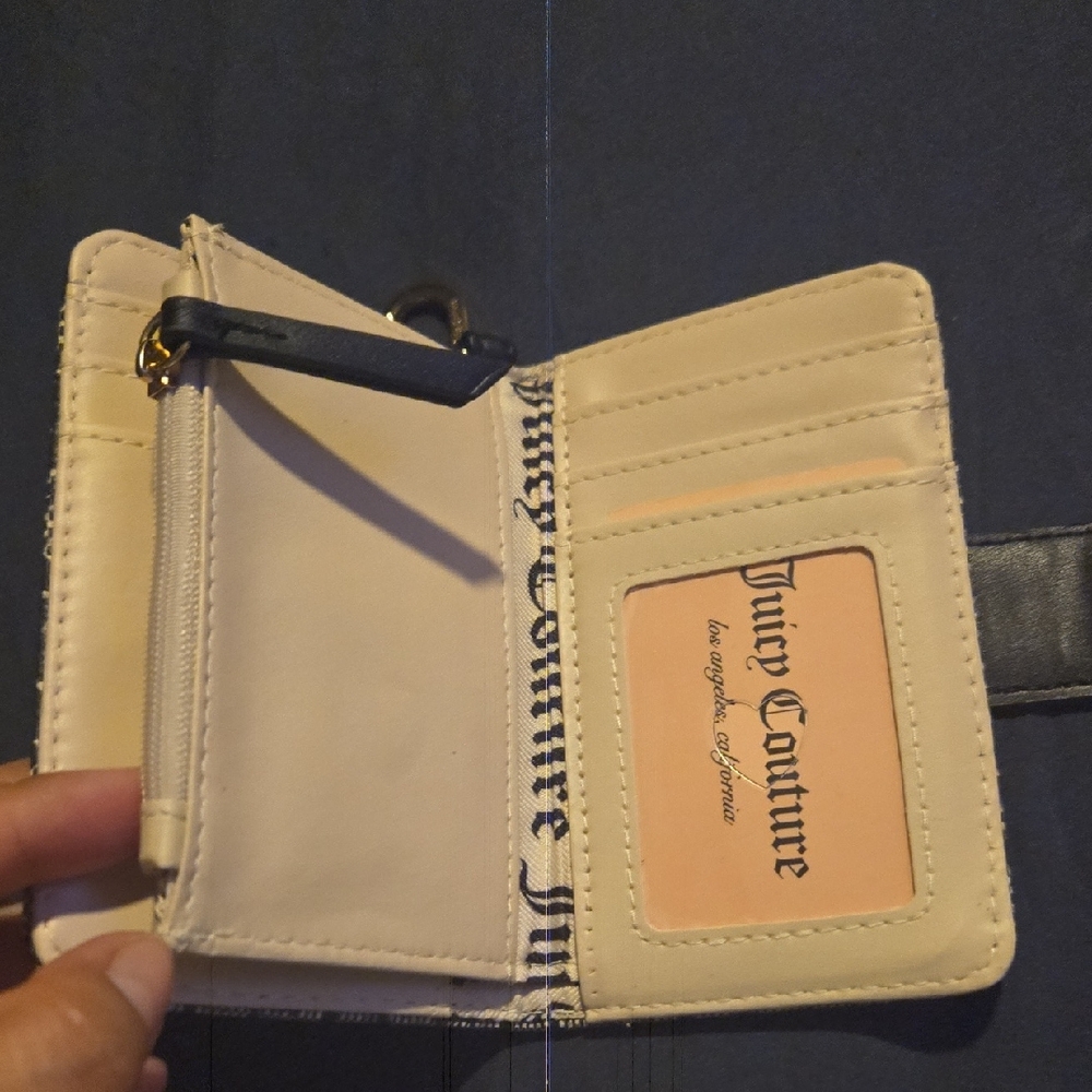 Juicy Couture Black and Cream Wallet with Heart Charm - Picture 4 of 5